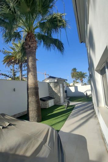 Image No.8-Villa de 4 chambres à vendre à La Zenia