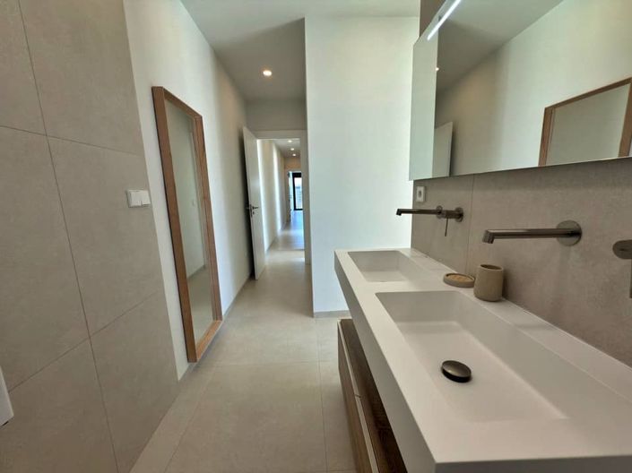 Image No.32-3 Bed Villa for sale