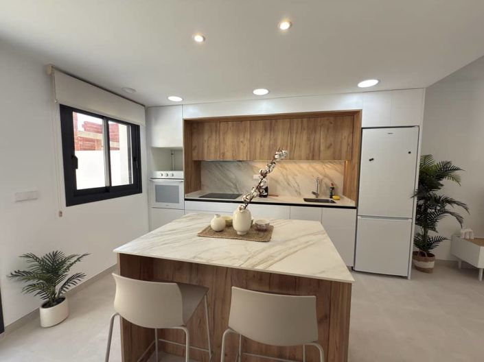 Image No.11-2 Bed Townhouse for sale