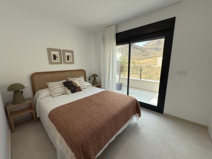 Image No.26-2 Bed Townhouse for sale