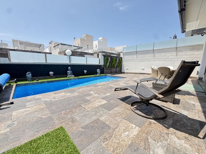 Image No.2-4 Bed Villa for sale