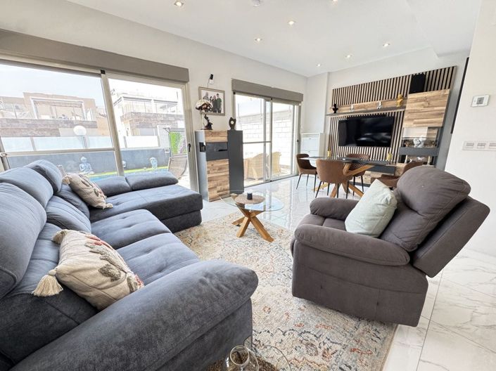 Image No.3-4 Bed Villa for sale