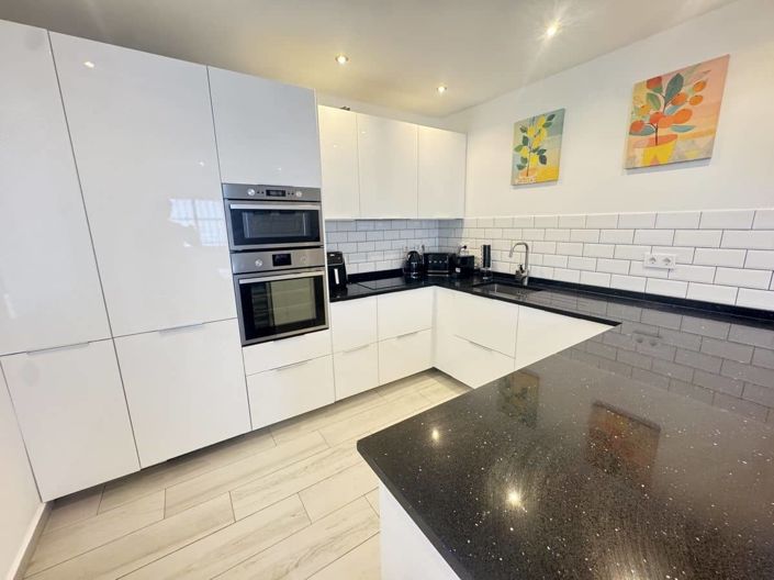 Image No.10-2 Bed Apartment for sale