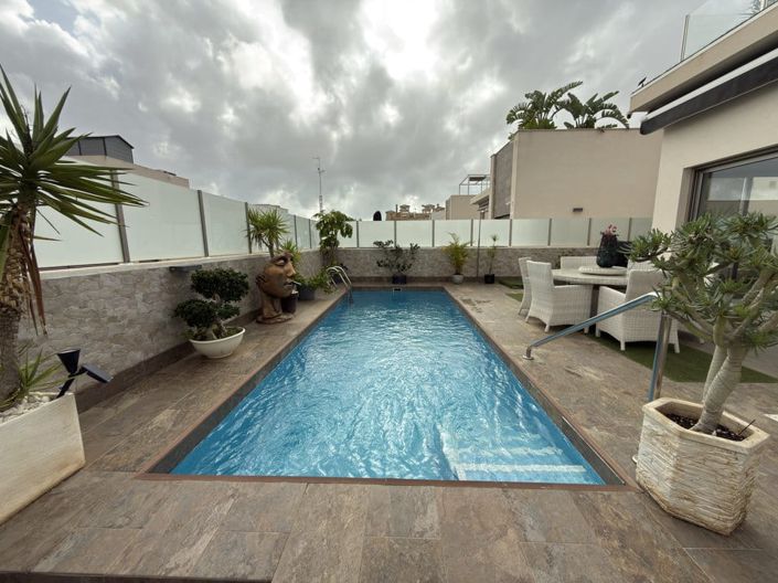 Image No.4-4 Bed Villa for sale