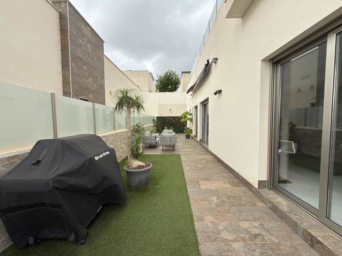 Image No.8-4 Bed Villa for sale