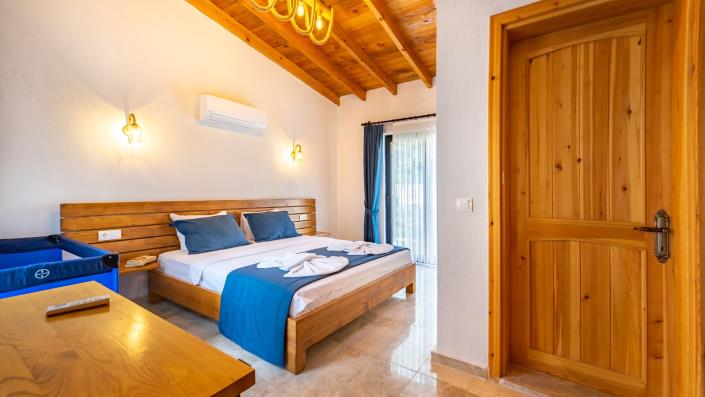 Image No.10-9 Bed Villa for sale