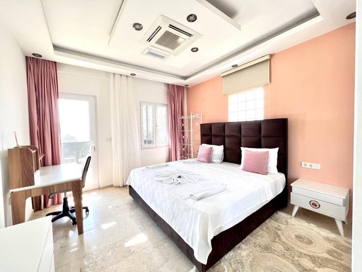 Image No.27-8 Bed Villa for sale