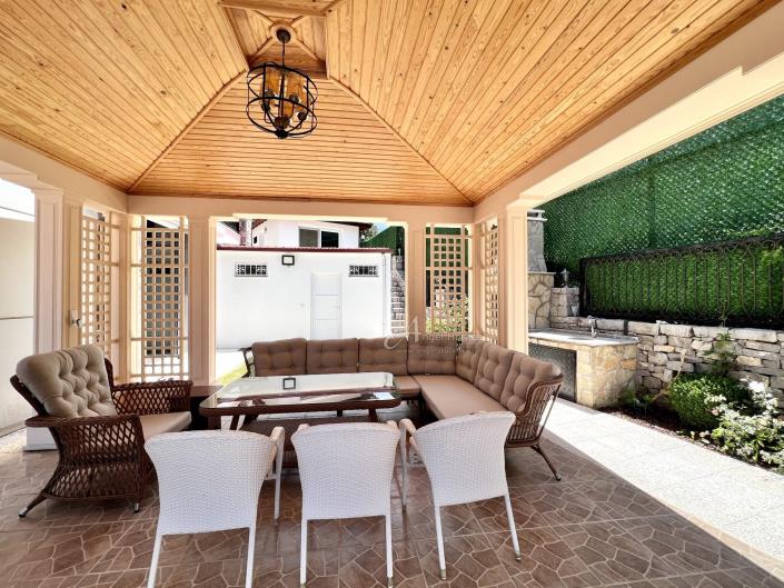 Image No.13-8 Bed Villa for sale