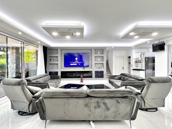 Image No.24-8 Bed Villa for sale