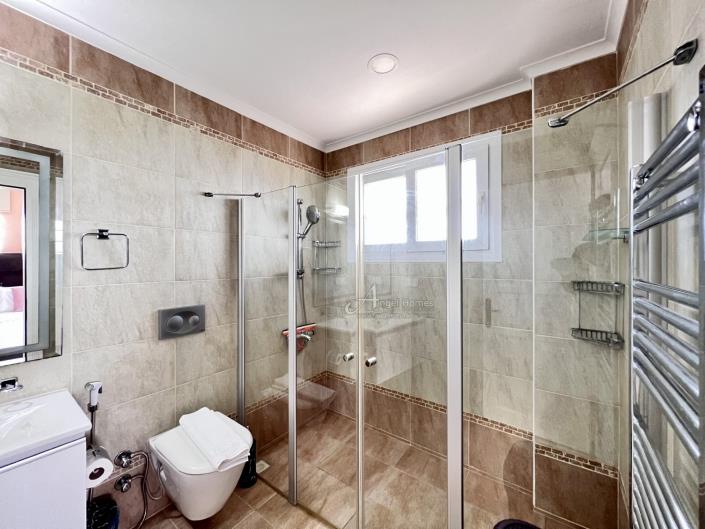 Image No.35-8 Bed Villa for sale