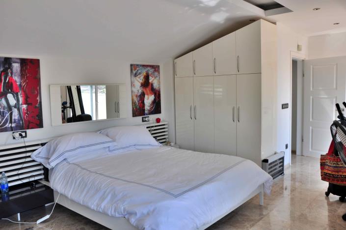 Image No.23-4 Bed Villa / Detached for sale