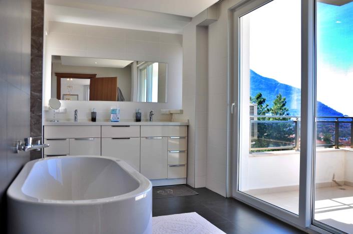 Image No.24-4 Bed Villa / Detached for sale