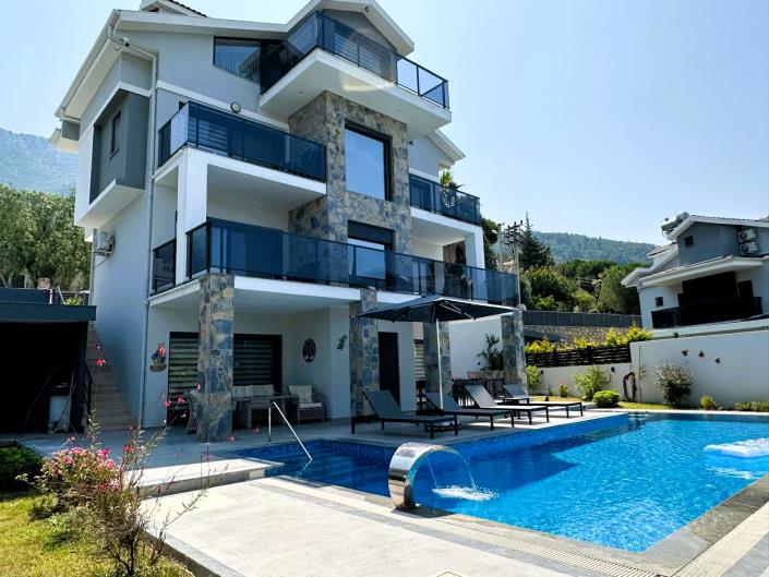 Image No.2-6 Bed Villa / Detached for sale