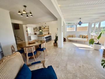 Sitting-Area-Kitchen-Level