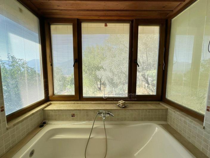 Image No.27-3 Bed Villa / Detached for sale