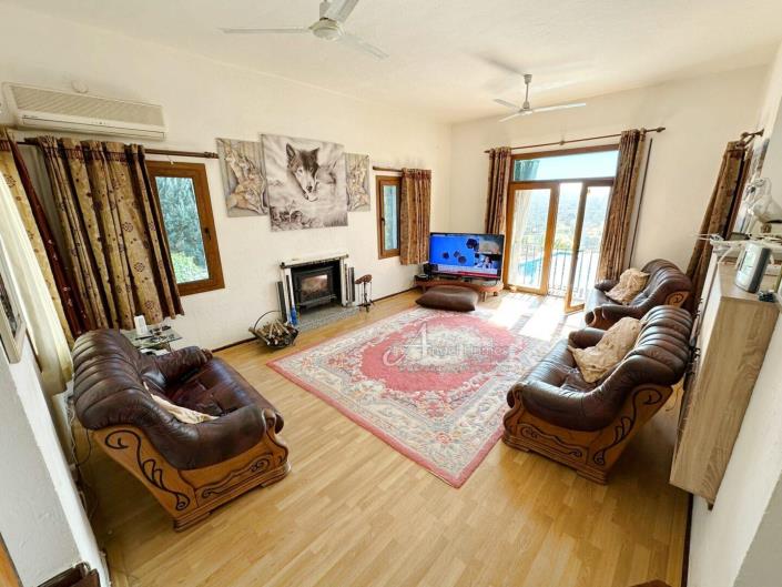 Image No.12-3 Bed Villa / Detached for sale