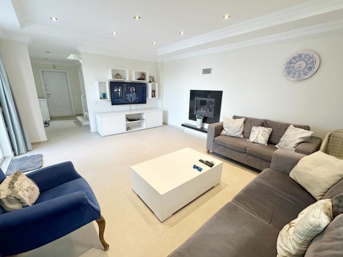 Image No.5-4 Bed Villa / Detached for sale