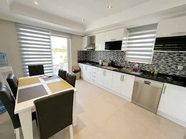 Image No.6-4 Bed Villa / Detached for sale