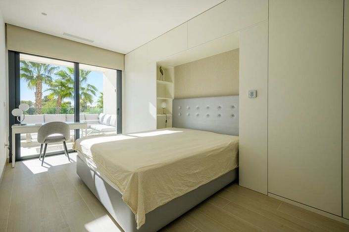 Image No.11-3 Bed Apartment for sale