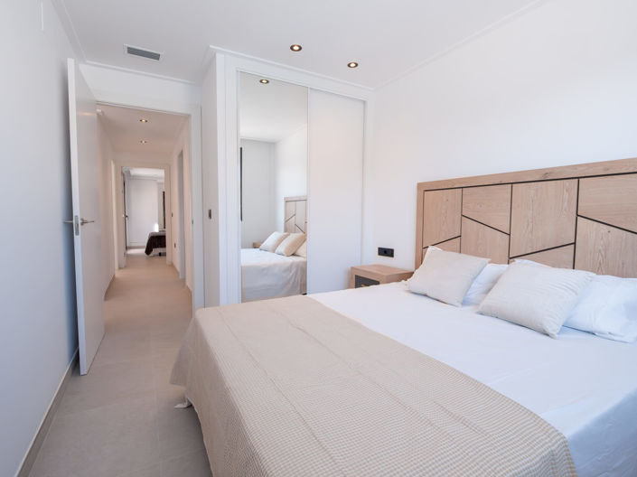 Image No.8-3 Bed House for sale