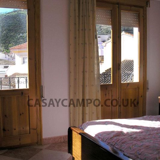 Image No.15-4 Bed Townhouse for sale