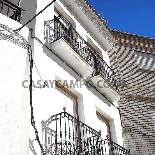 Image No.24-4 Bed Townhouse for sale