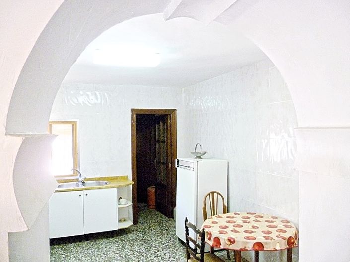 Image No.16-6 Bed Townhouse for sale