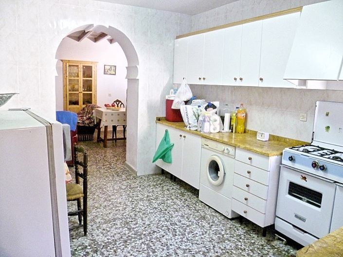 Image No.20-6 Bed Townhouse for sale