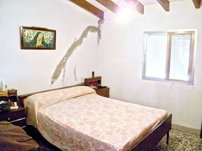 Image No.24-6 Bed Townhouse for sale