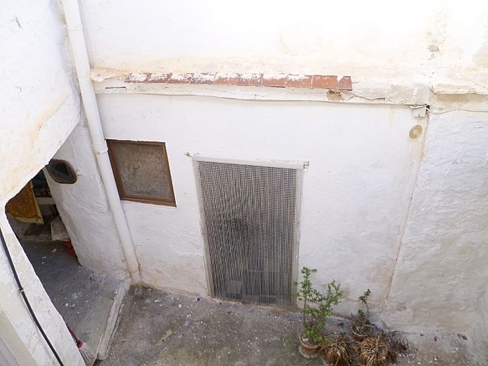 Image No.17-8 Bed Townhouse for sale