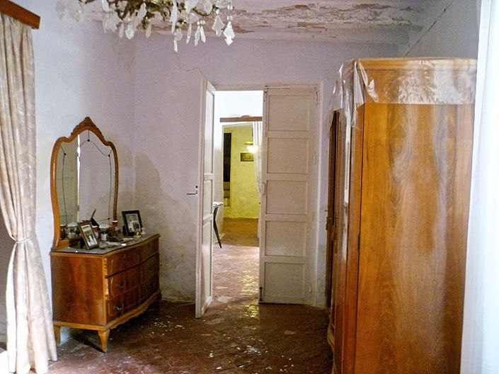 Image No.20-8 Bed Townhouse for sale