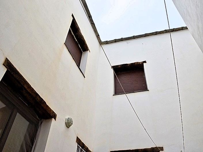 Image No.6-2 Bed Townhouse for sale