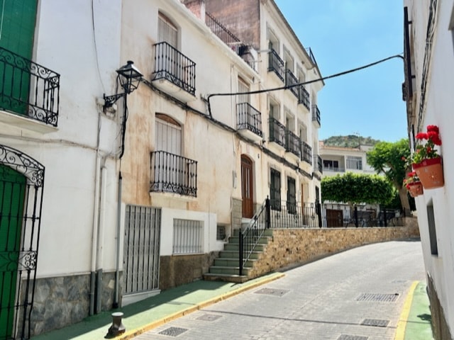 Image No.5-5 Bed Townhouse for sale