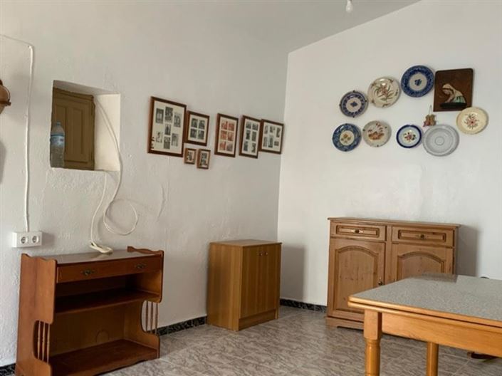 Image No.18-4 Bed House for sale