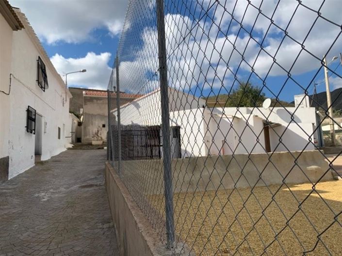 Image No.27-4 Bed House for sale