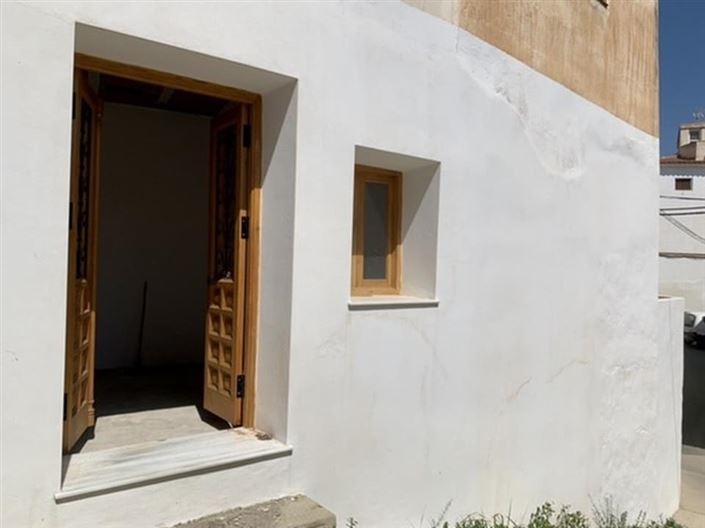 Image No.36-3 Bed Townhouse for sale