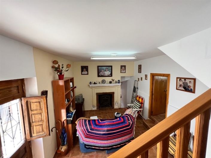 Image No.28-5 Bed Townhouse for sale