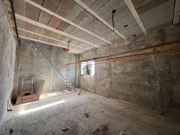 Image No.14-1 Bed Townhouse for sale