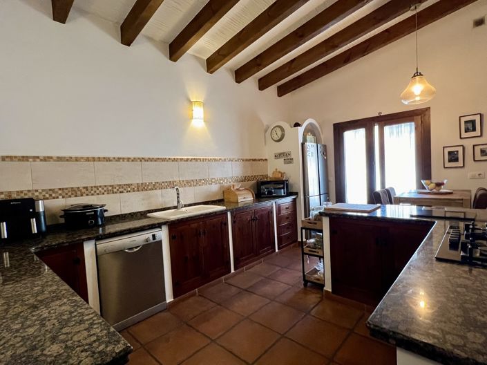 Image No.17-5 Bed Townhouse for sale