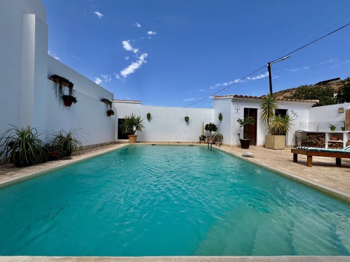 Image No.19-5 Bed Townhouse for sale