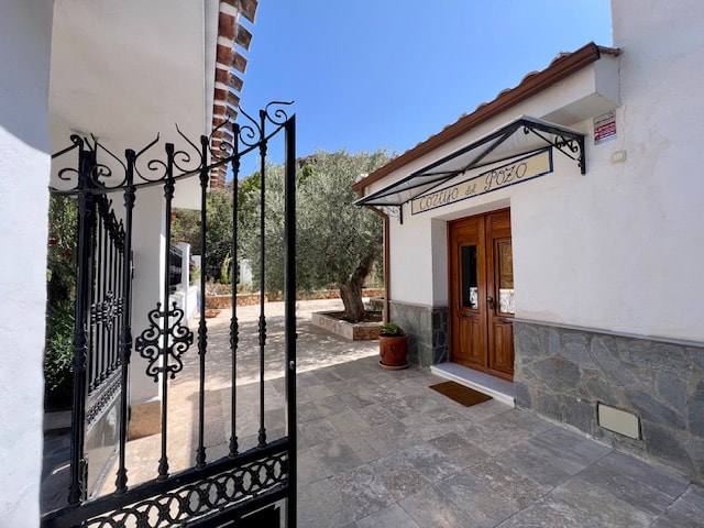 Image No.8-6 Bed House for sale