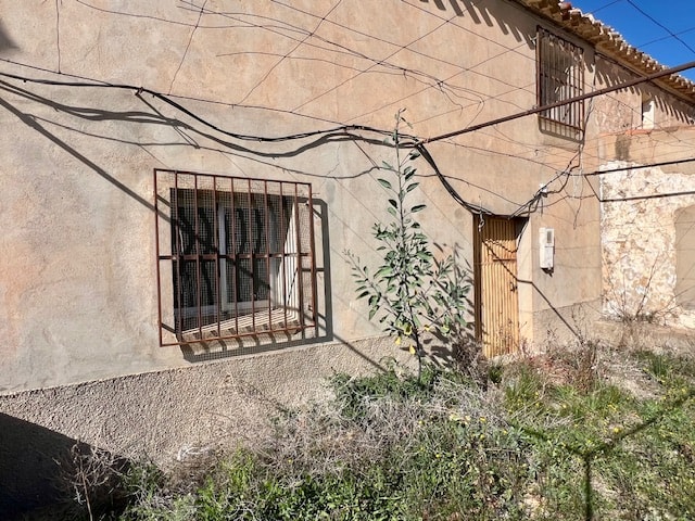 Image No.8-5 Bed House for sale