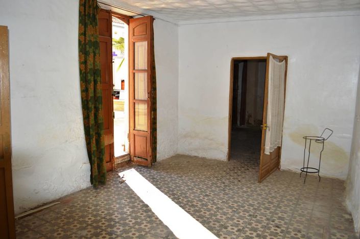 Image No.13-5 Bed Townhouse for sale