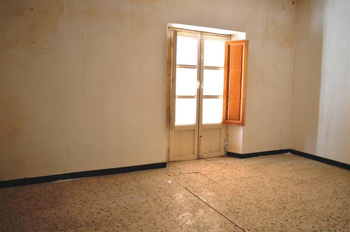 Image No.20-5 Bed Townhouse for sale