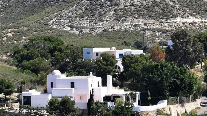 Image No.2-6 Bed Villa for sale