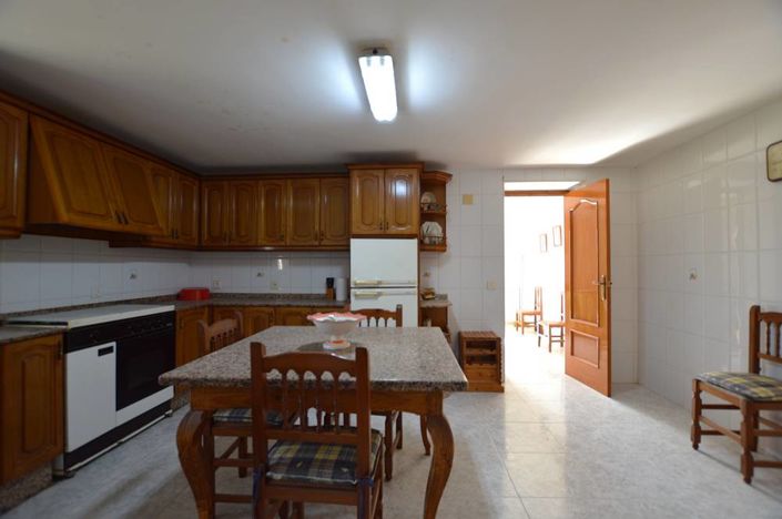 Image No.13-5 Bed Townhouse for sale