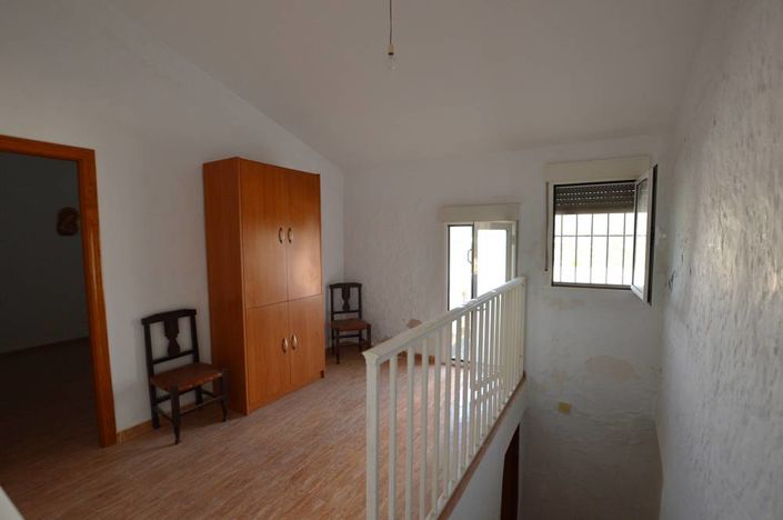 Image No.17-5 Bed Townhouse for sale