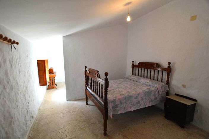 Image No.18-5 Bed Townhouse for sale