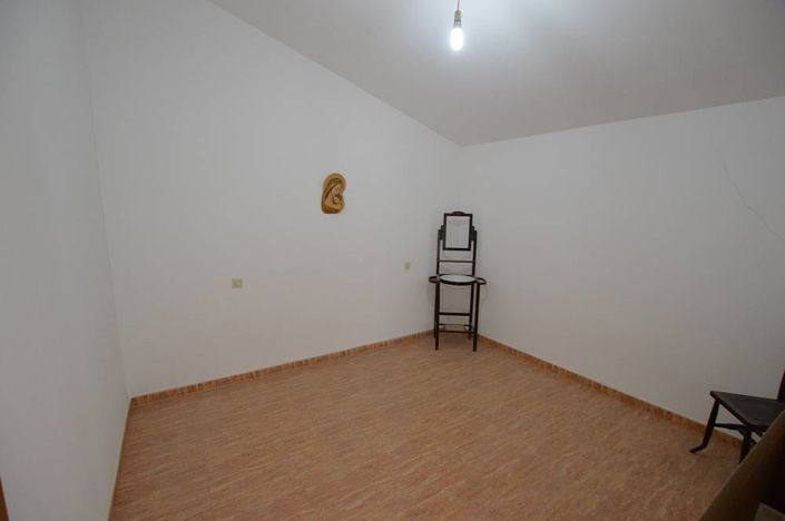 Image No.21-5 Bed Townhouse for sale