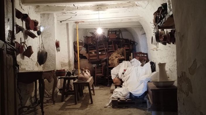 Image No.12-6 Bed Property for sale